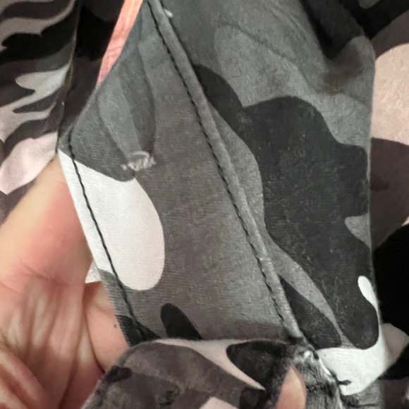 VIP Camo Jacket size XL - Picture 3 of 8